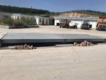 內(nèi)蒙古烏蘭察布卓資3乘9米100噸電子汽車(chē)衡安裝！
